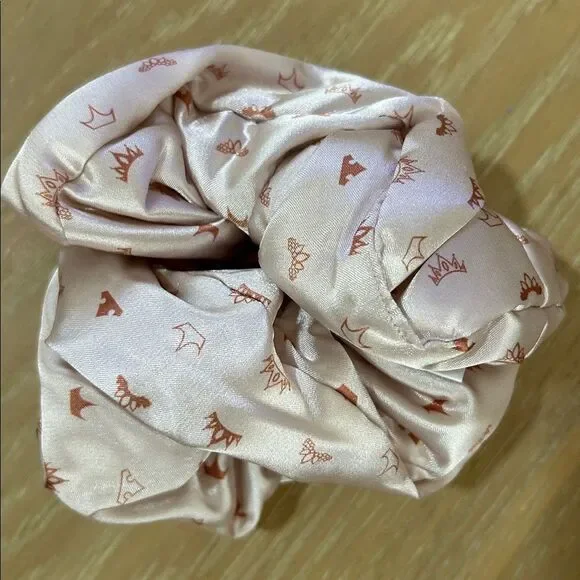 KITSCH BUNDLE DISNEY  Curling Rods & scrunchies + 2 7” pillow scrunchies, NWT - Picture 2 of 8